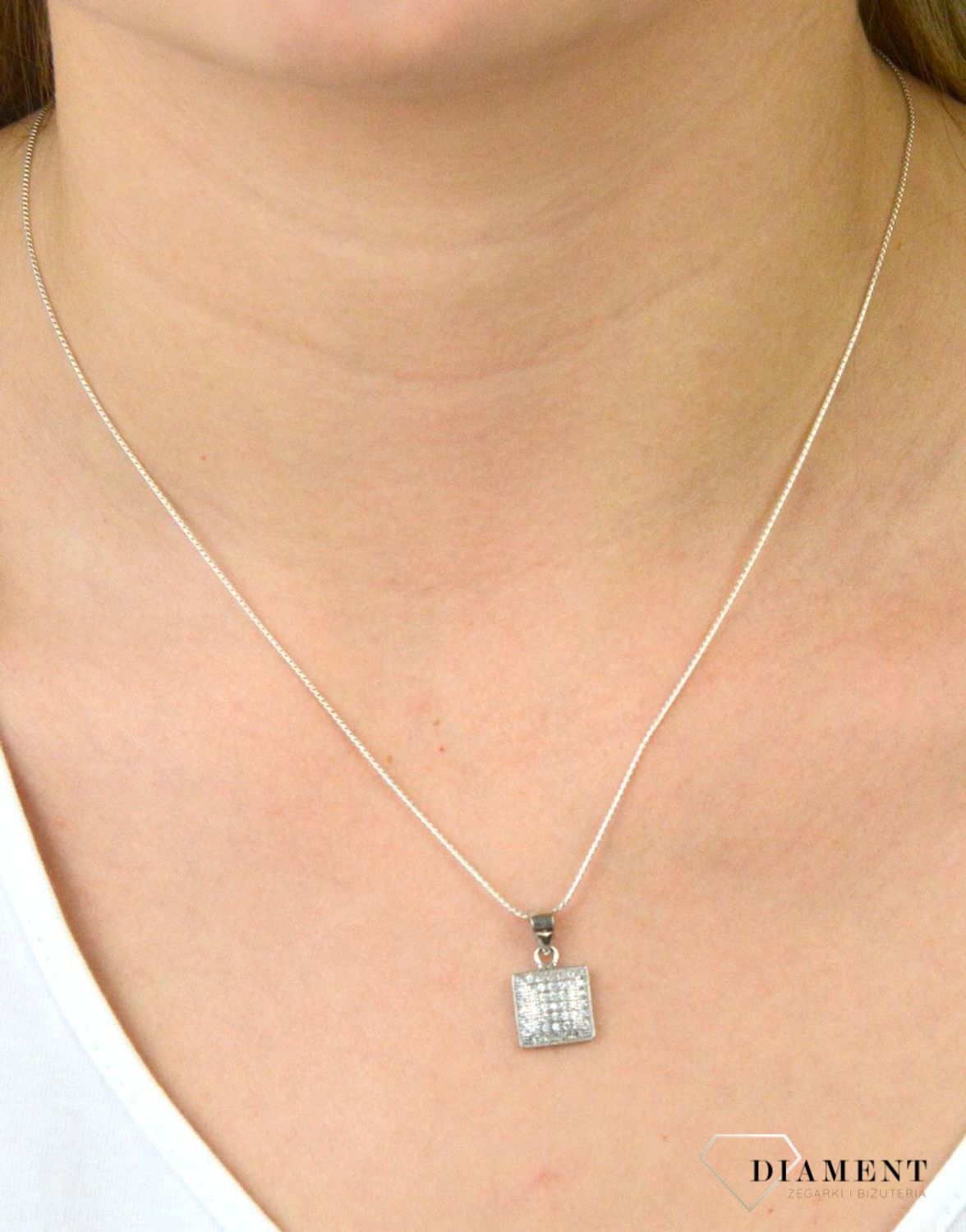 Srebrny łańcuszek lineczka 0.7mm AP012-0689 925 0,7mm. Srebrny łańcuszek lineczka. Łańcuszek lineczka srebrny. Srebrny łańcuszek delikatny. Łańcuszek idealny na każdą okazję. Łańcuszek damski (1).jpg